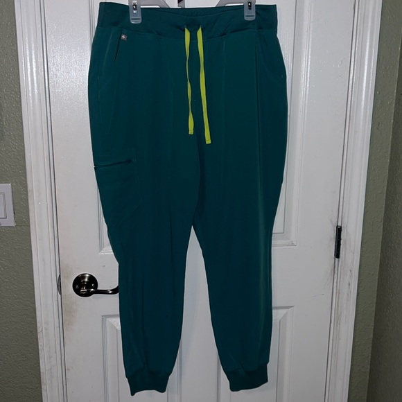 XL scrubs - Picture 2 of 3